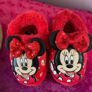 Minnie Mouse toddler slippers